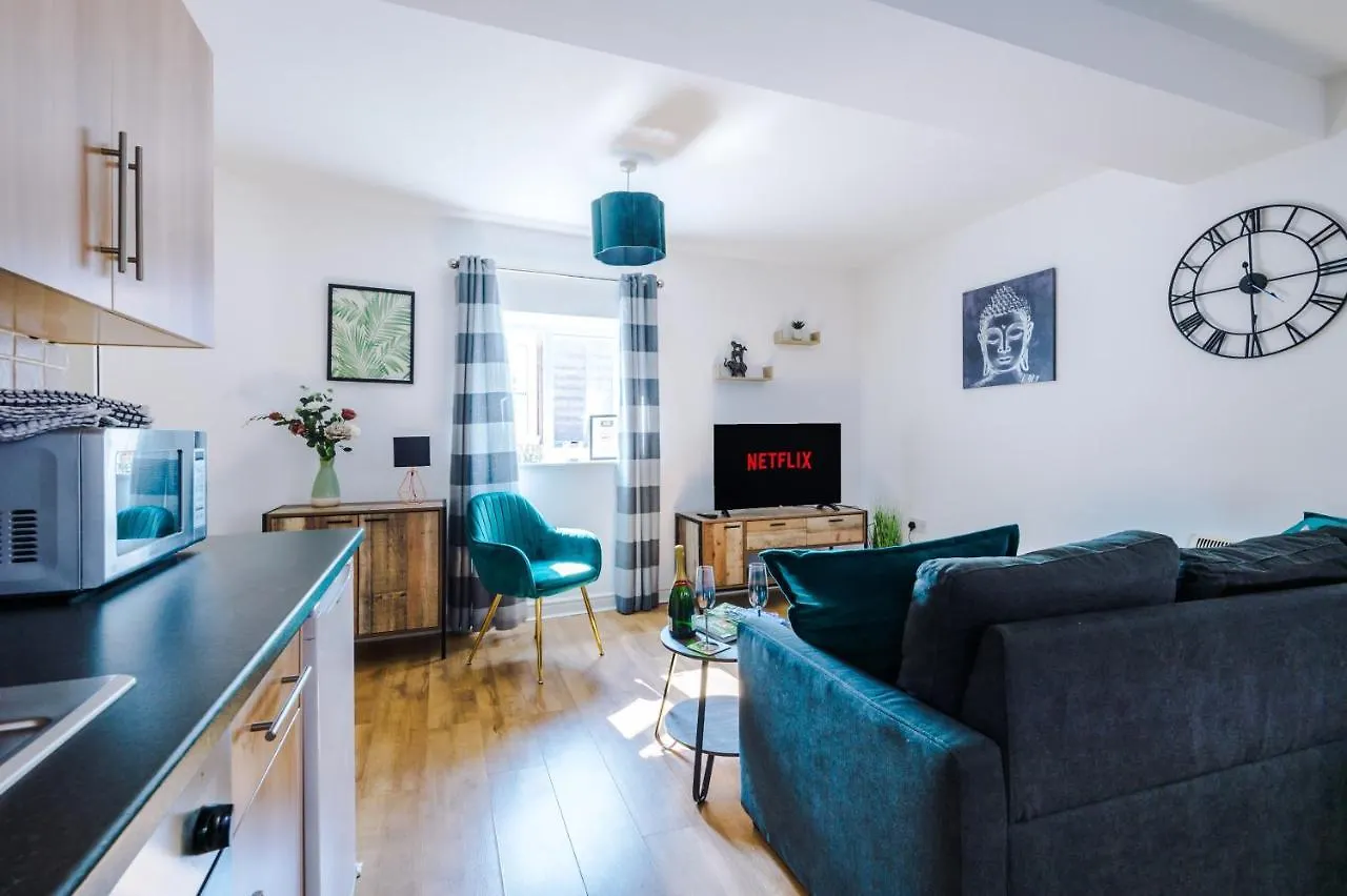 Stylish Chester City Centre Apartment By 53 Degrees Property, Ideal For Couples & Business Professionals - Sleeps 4