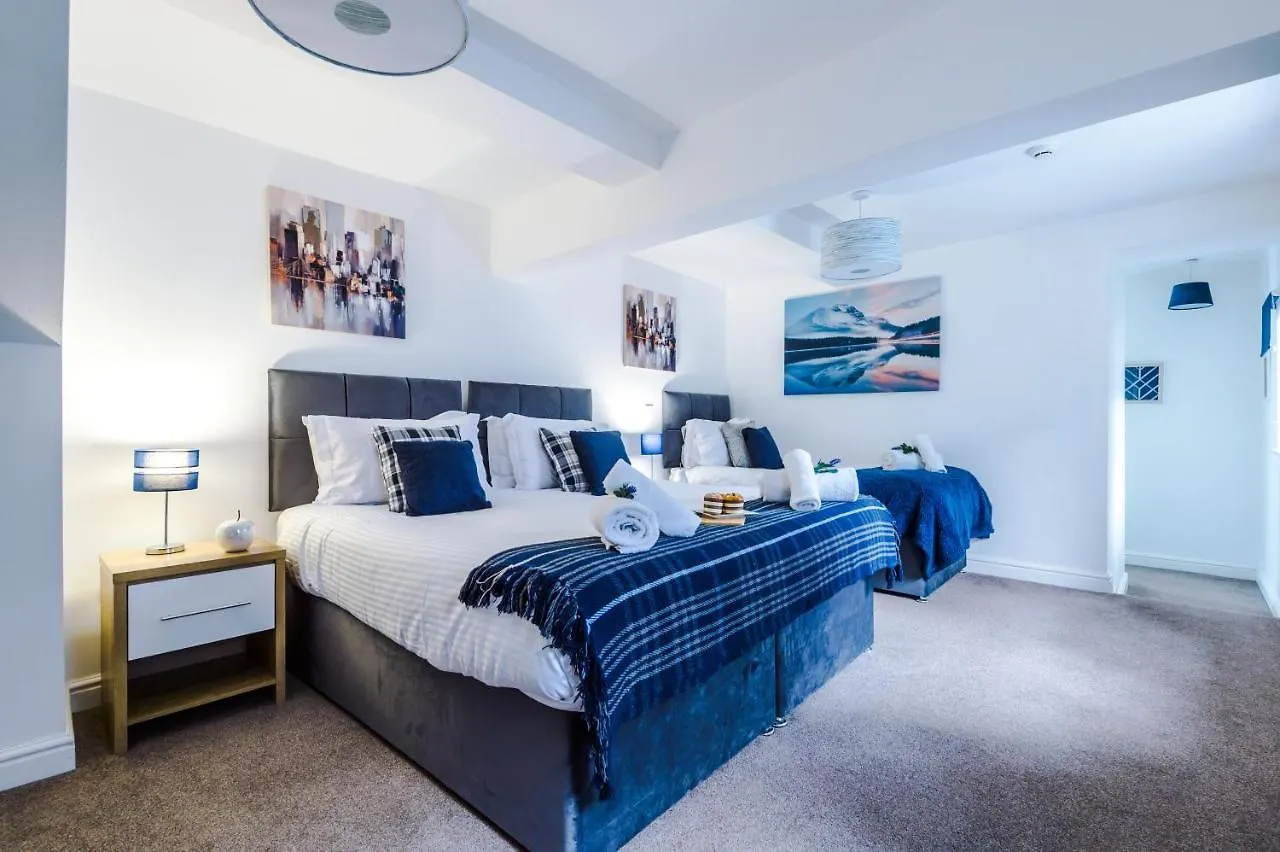 Stylish Chester City Centre Apartment By 53 Degrees Property, Ideal For Couples & Business Professionals - Sleeps 4