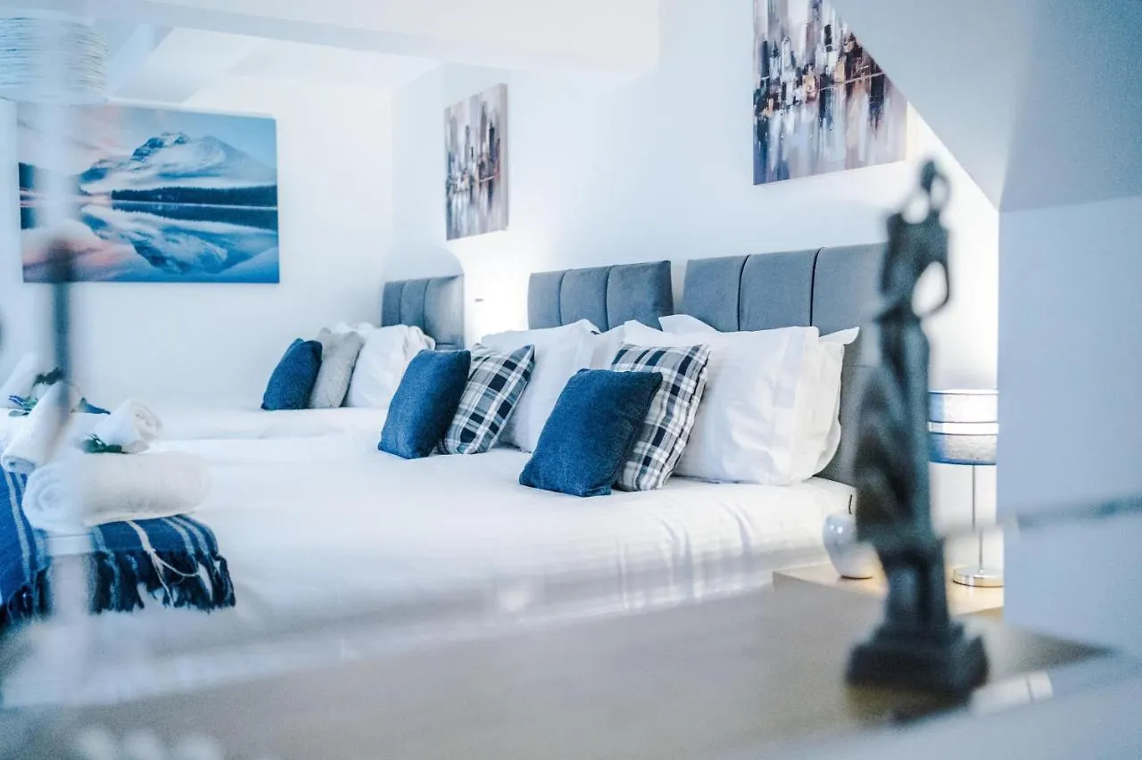 Stylish Chester City Centre Apartment By 53 Degrees Property, Ideal For Couples & Business Professionals - Sleeps 4 0*,  United Kingdom