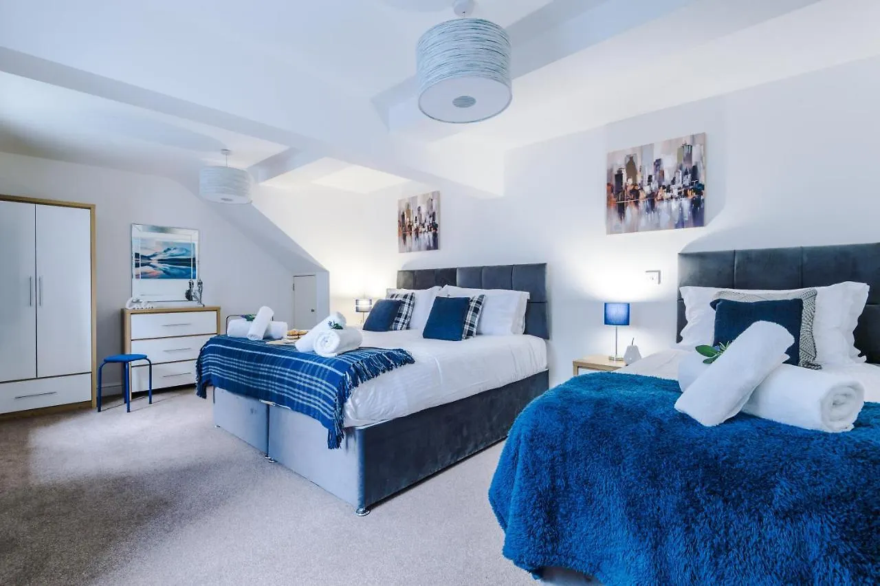 Stylish Chester City Centre Apartment By 53 Degrees Property, Ideal For Couples & Business Professionals - Sleeps 4
