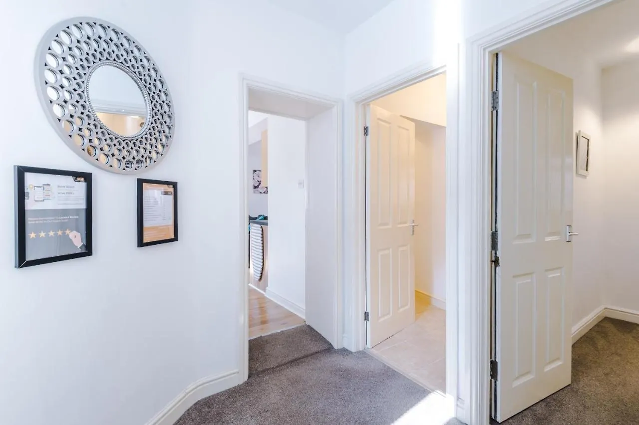 Stylish Chester City Centre Apartment By 53 Degrees Property, Ideal For Couples & Business Professionals - Sleeps 4 United Kingdom
