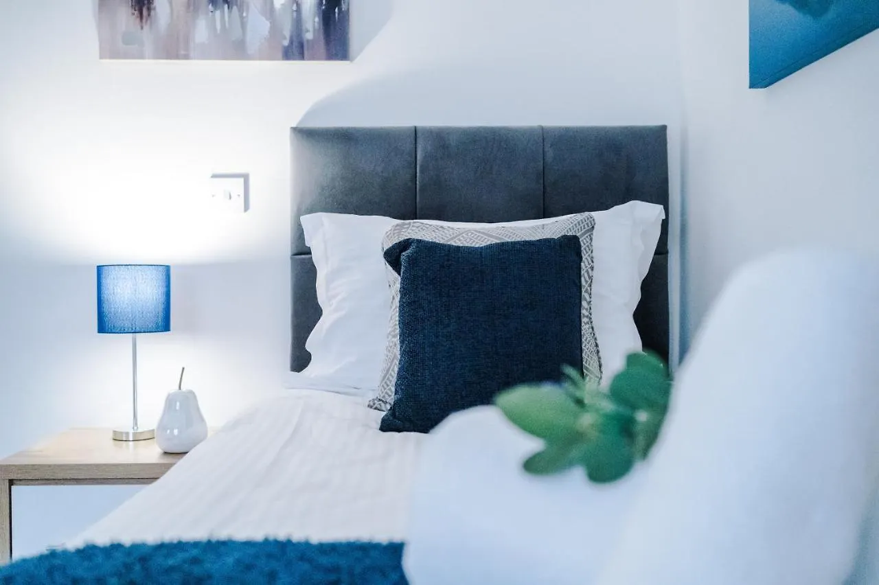 Stylish Chester City Centre Apartment By 53 Degrees Property, Ideal For Couples & Business Professionals - Sleeps 4 0*,  United Kingdom