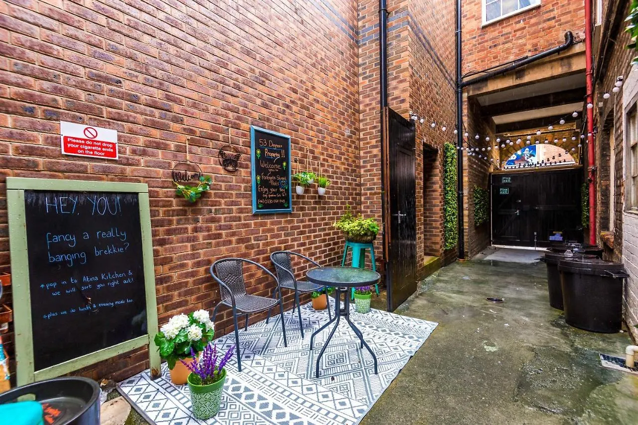 Stylish Chester City Centre Apartment By 53 Degrees Property, Ideal For Couples & Business Professionals - Sleeps 4